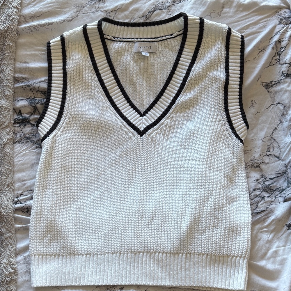 Evereve Cream V-Neck Knit Vest with Black Stripe Trim
